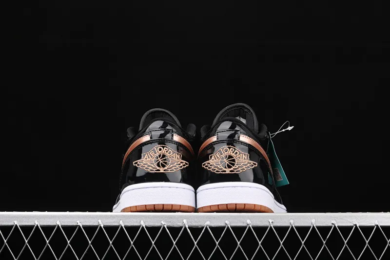 All categories Air Jordan Jordan series basketball shoes Air Jordan 1 Low New version Air Jordan 1 Low AJ1 Joe 1 low-top patent leather black gold cultural and leisure sports sneakers 554723-032